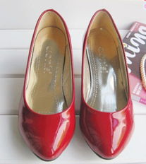 气质优雅，步履生姿——新款中跟女式单鞋批发指南